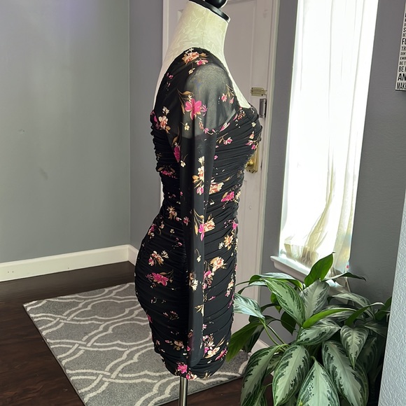 Leith Ruched Floral Print Bodycon Dress - Picture 2 of 7